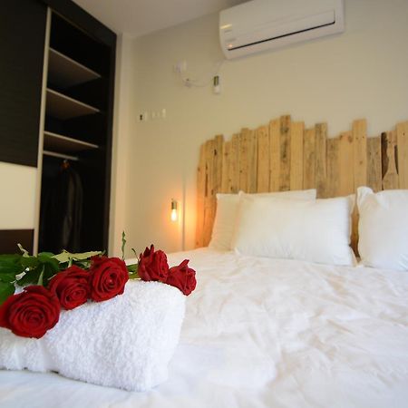 Luna Baneguev เยโรแฮม ภายนอก รูปภาพ