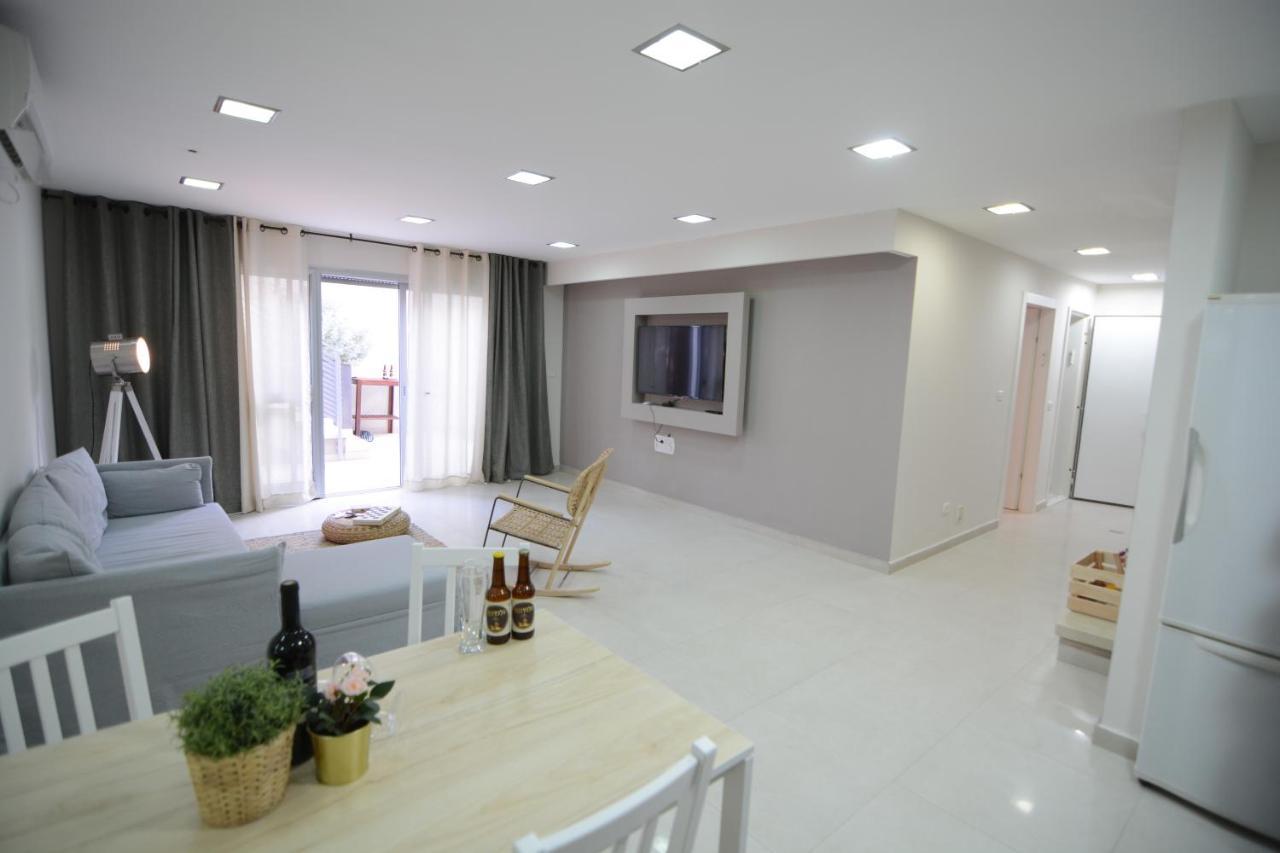 Luna Baneguev เยโรแฮม ภายนอก รูปภาพ